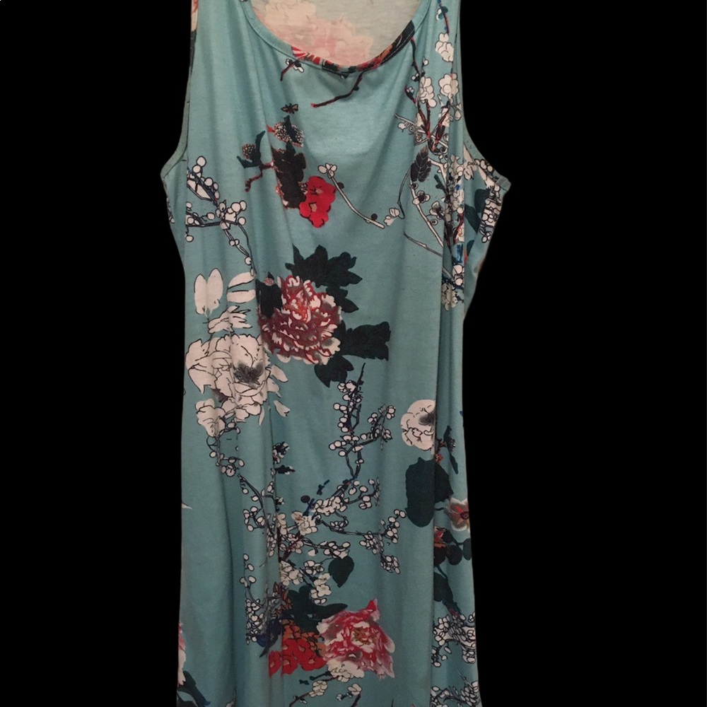 Beautiful dress below knees with pockets